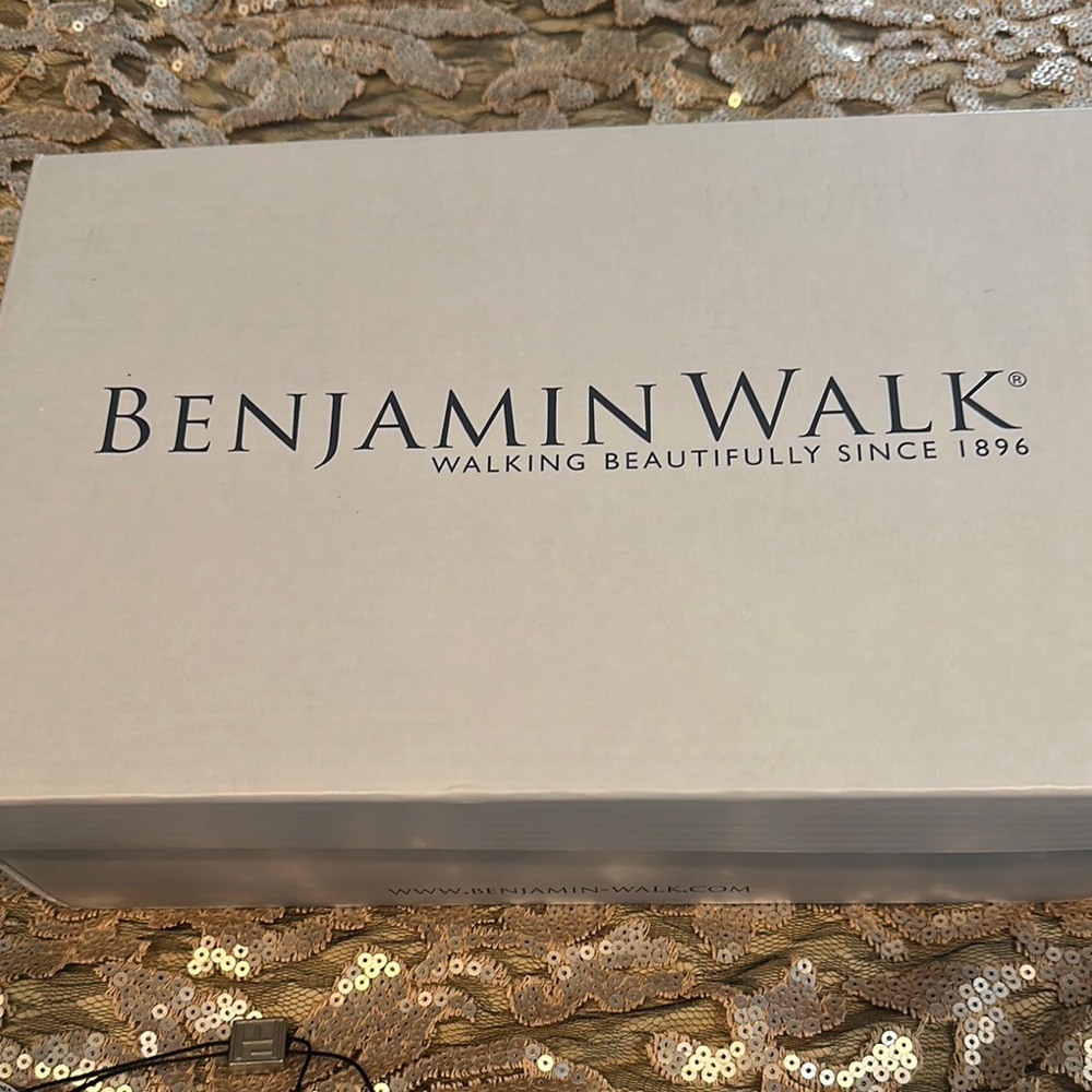 Benjamin Walk Gold Heels Elegant Shimmery Design - Picture 7 of 7